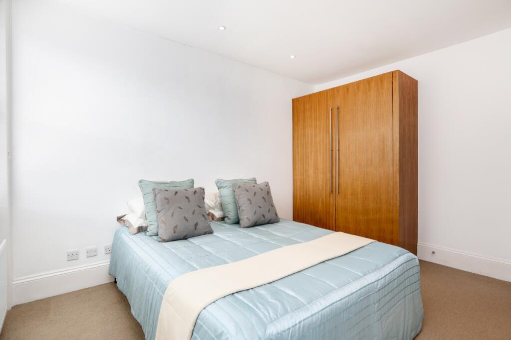 Master Bedroom 02