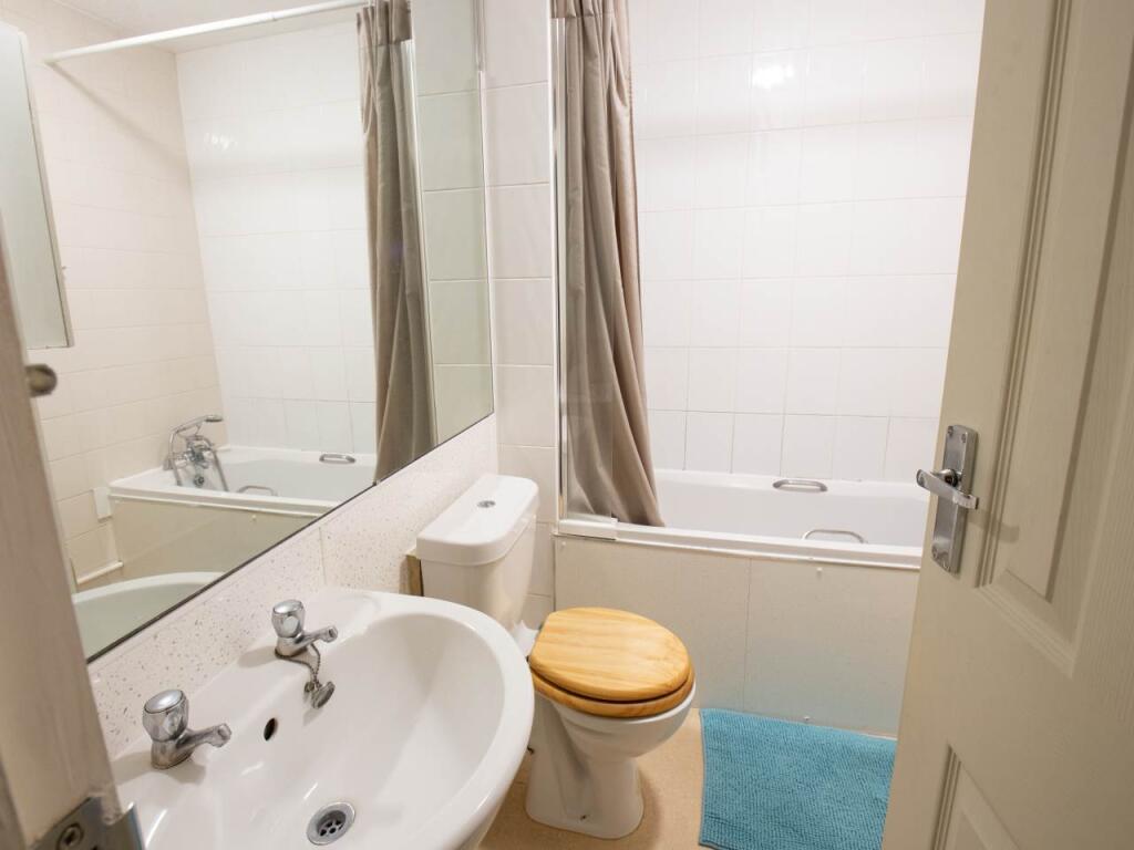 39WC - Bathroom