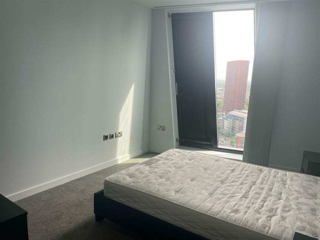 Bedroom 1.jpg
