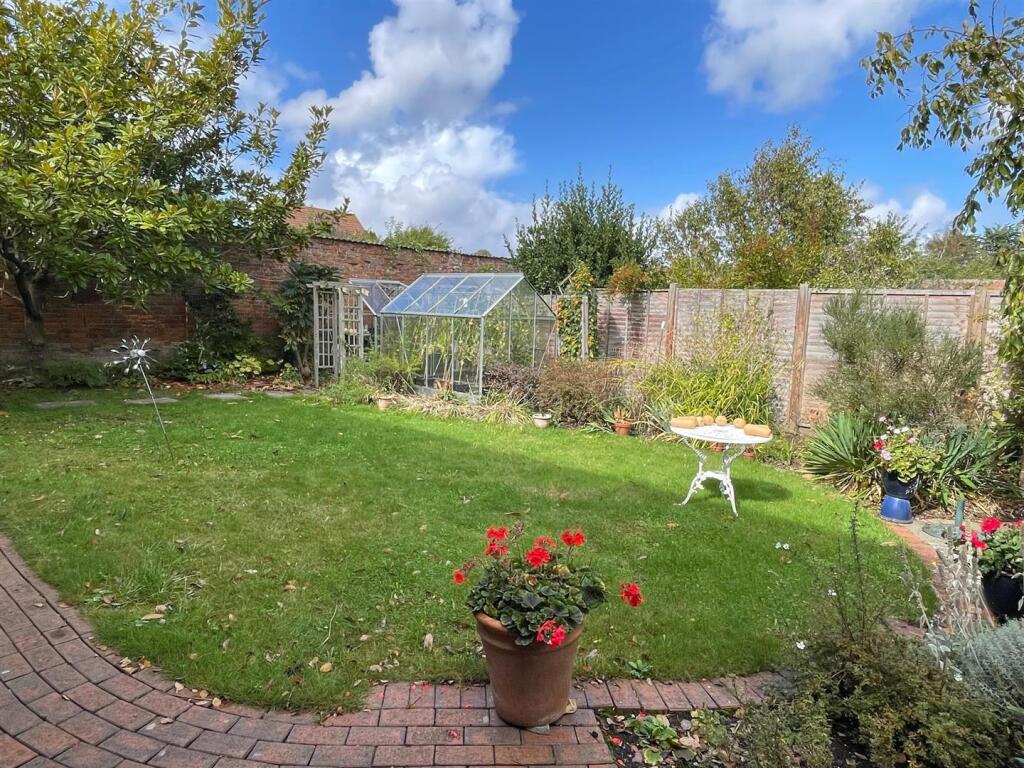 Garden 2.jpg