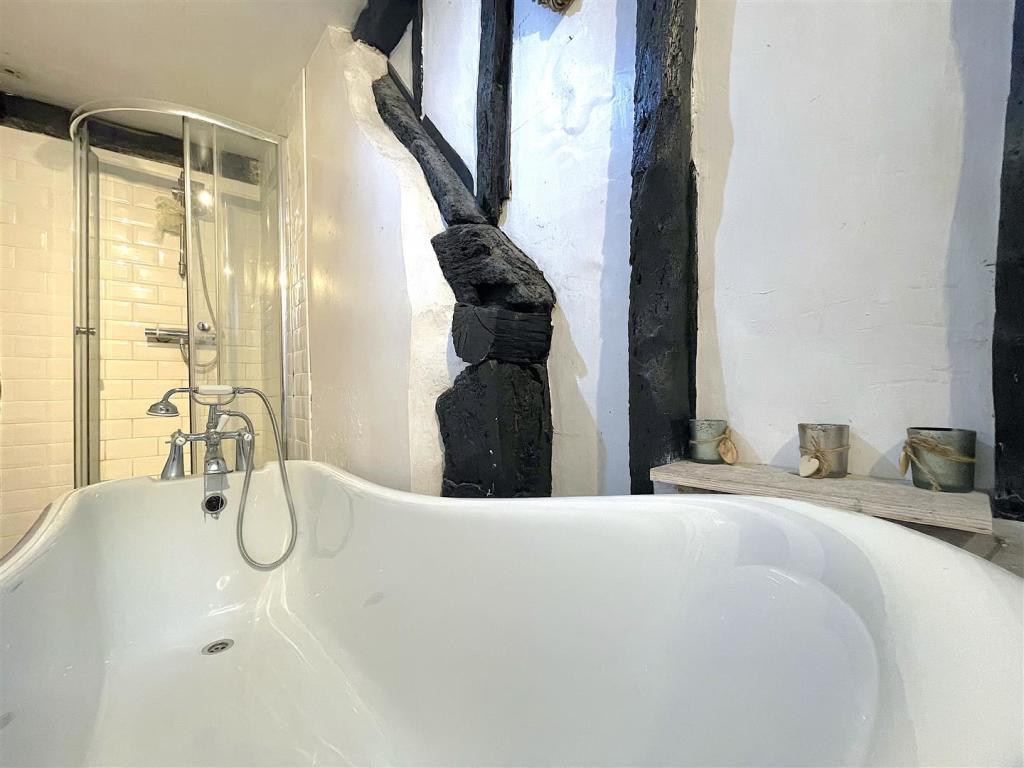 Bathroom (2).jpeg