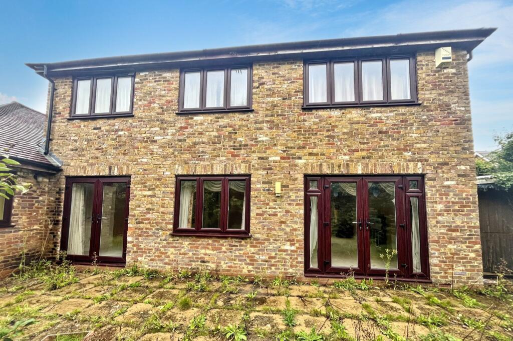 1 Deacon Place, Caterham, Surrey, CR3 5FN