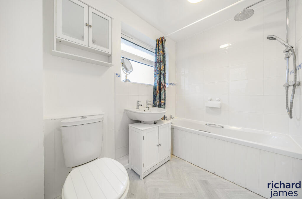 d6dcde09-19a4-497...