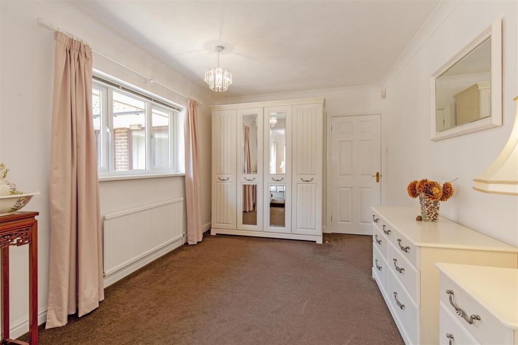 Bedroom 1-4.jpg