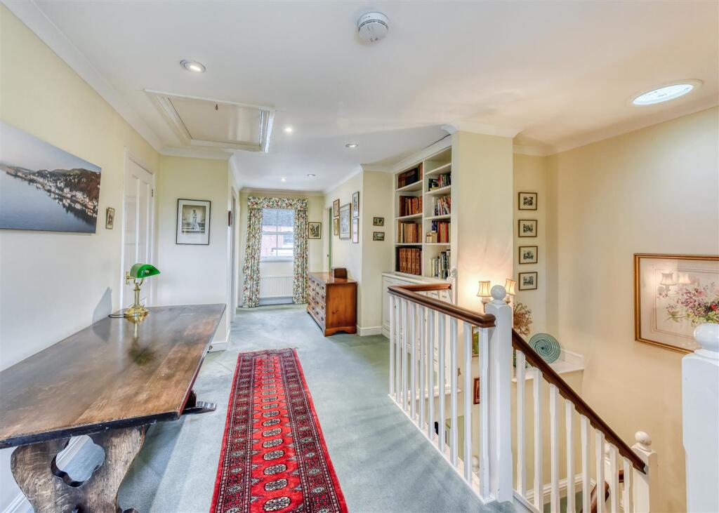 20 Cross Road-landing1.jpg