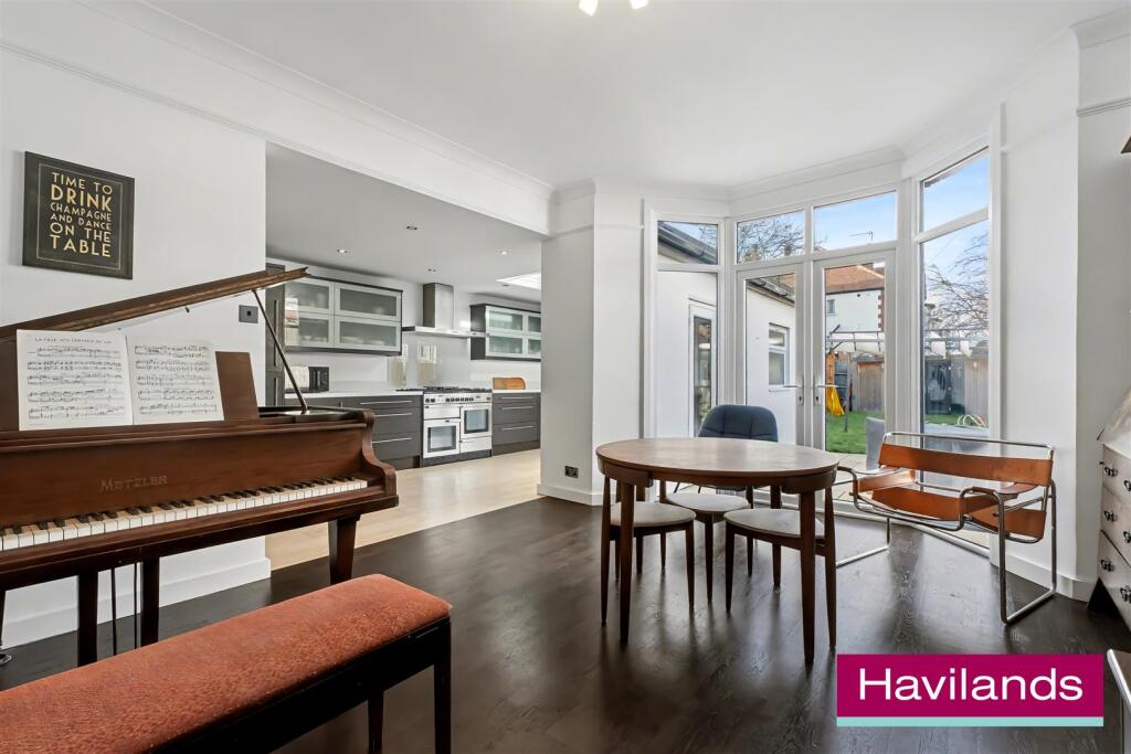 Wolves Lane N13 6DR-6.jpg