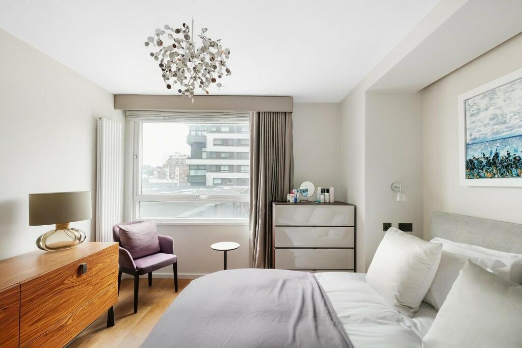 Principal bedroom