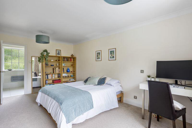 Guest bedroom suite
