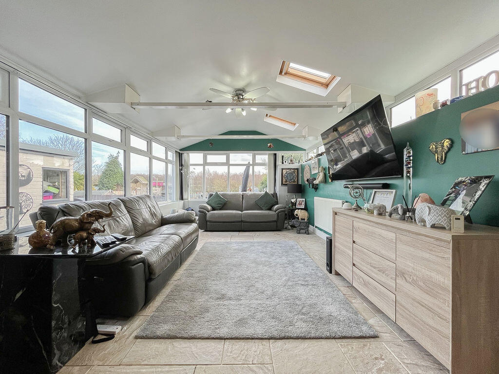 LIVING ROOM/CONSERVATORY