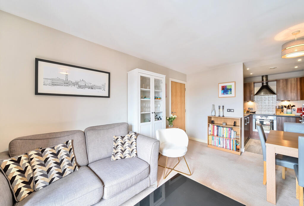 1302015-13-6846ca...