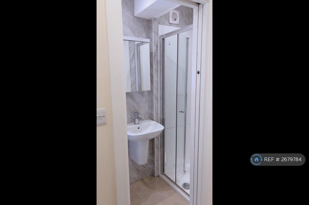 Room 2 Ensuite