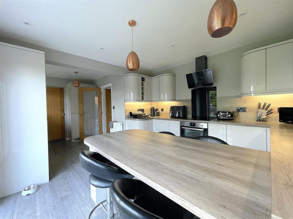 Kitchen:Dining Room (5).jpeg