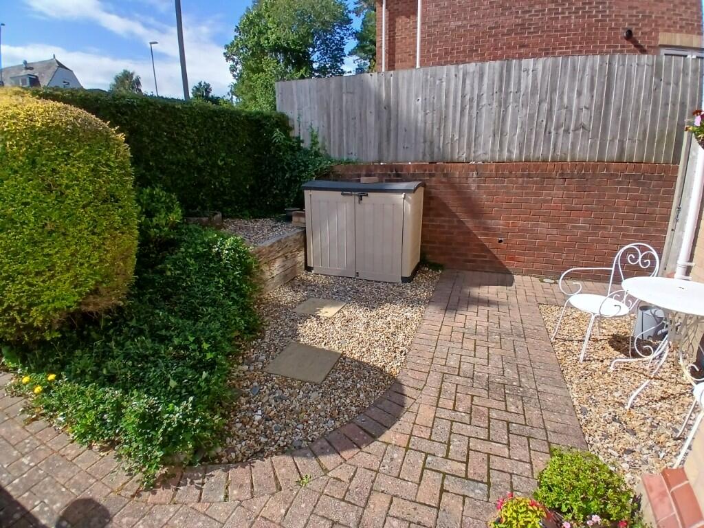 FRONT GARDEN