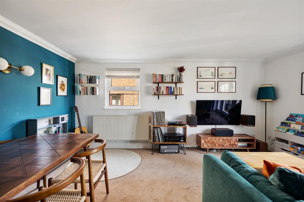 Churchfields, E18