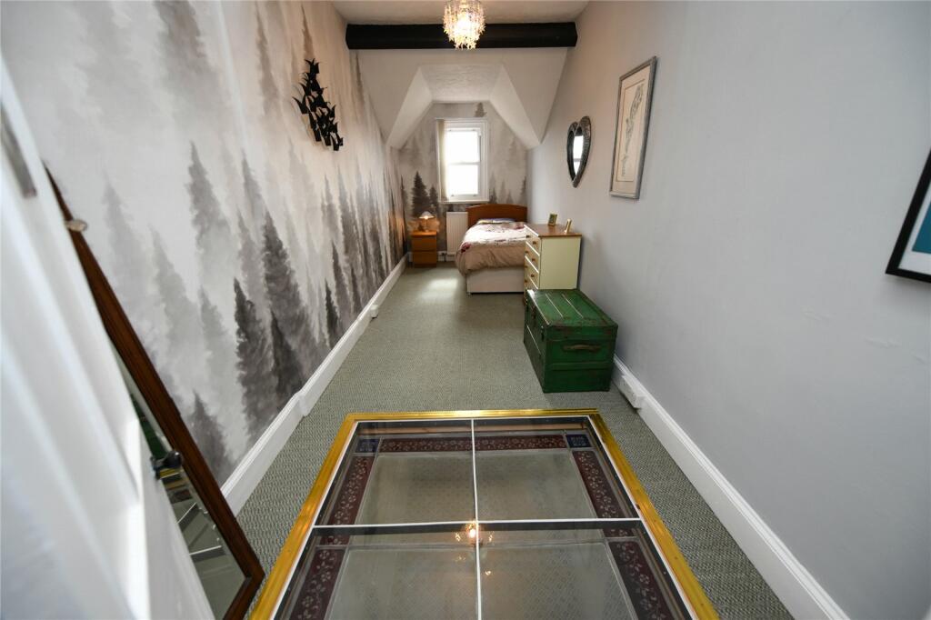 Bedroom 5/Study