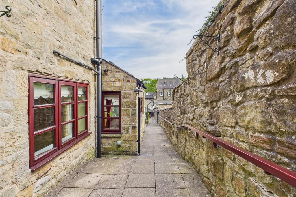 CAM04201G0-PR0080-STILL031