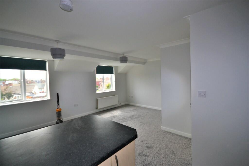 KITCHEN TO LOUNGE