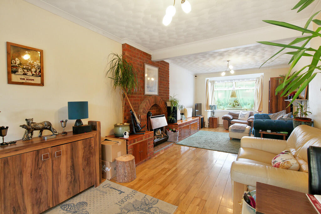 143 Holders Hill ...