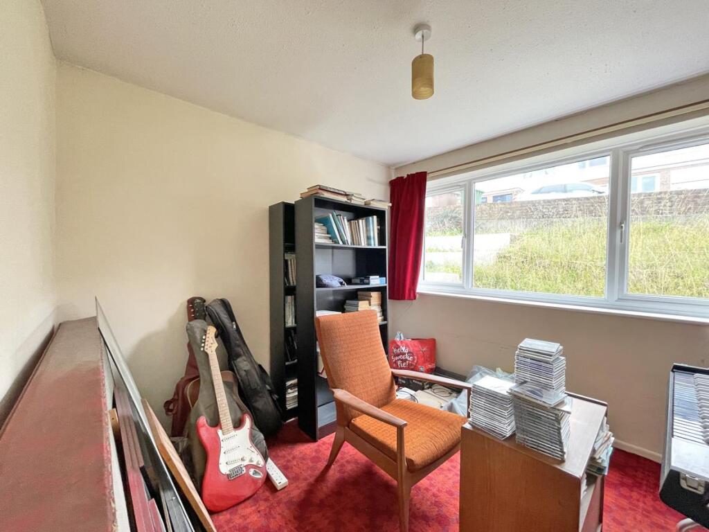 Erlstoke Close 37 - Study Bed 4.jpg