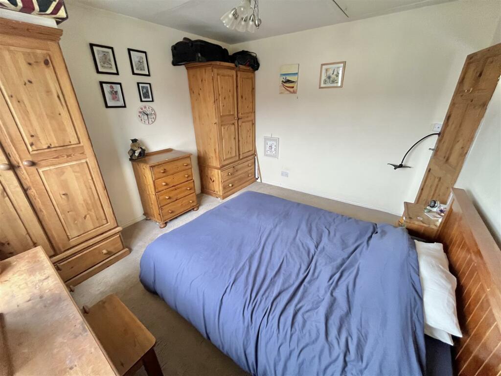Bedroom 1 Aspect 2.jpg