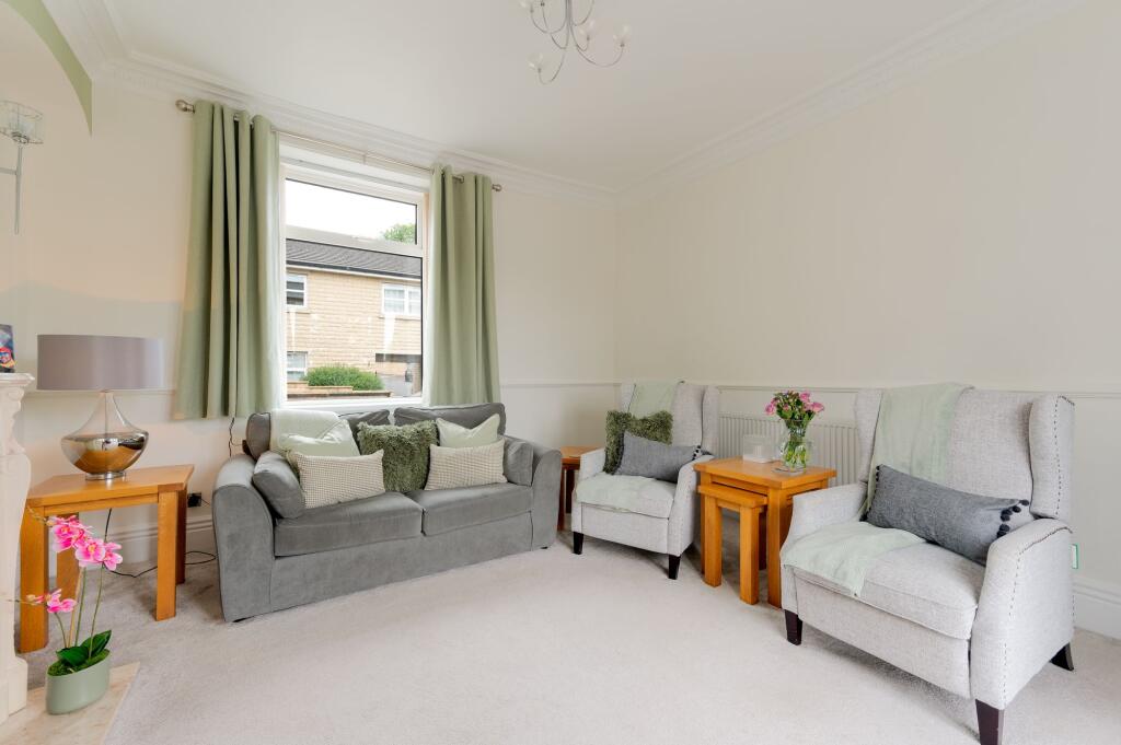 KITCHEN DINER AND LOUNGE