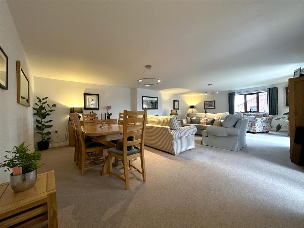 Generous Living Room 792