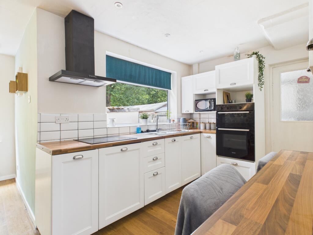 CAM03729G0-PR0093-STILL008