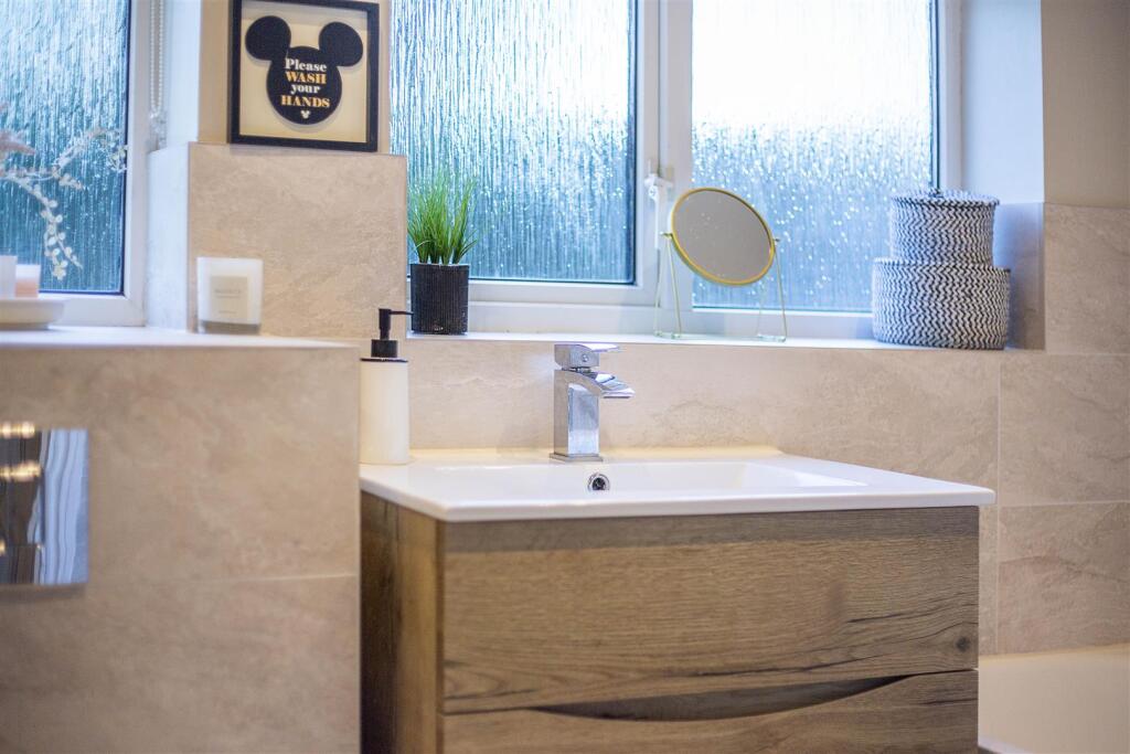 31--LINDEN-CLOSE-0048 copy.jpg