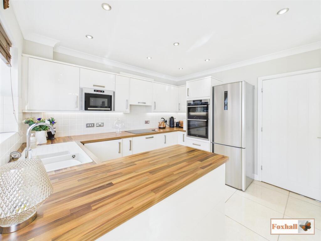 Kitchen / Dining Area