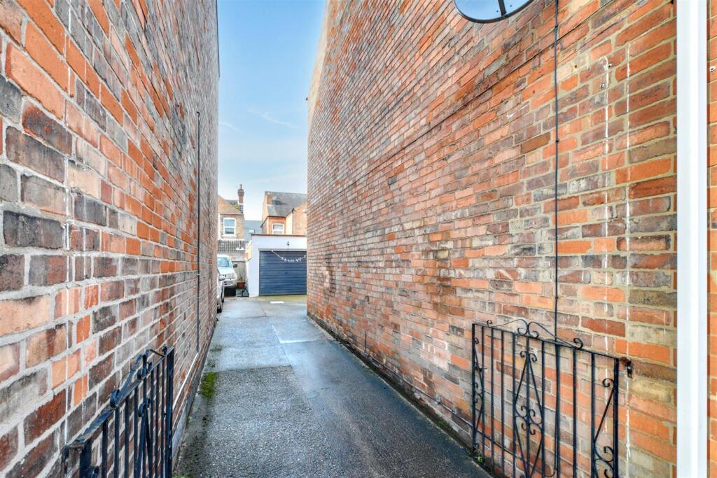 Shared Driveway.jpeg