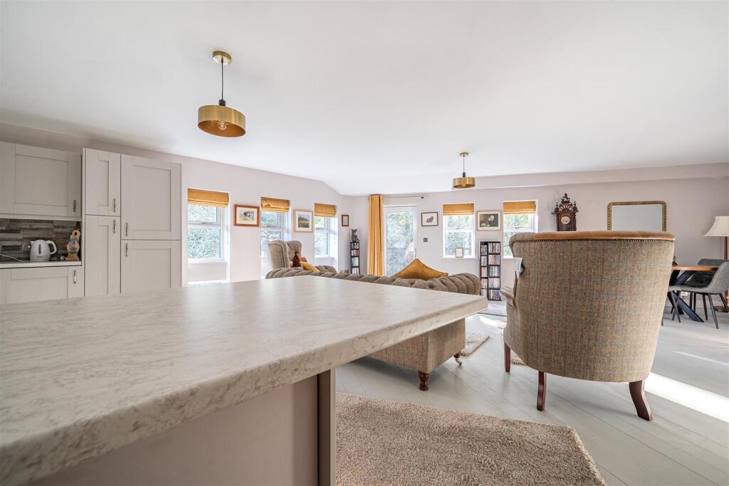 OPEN PLAN LOUNGE / DINING ROOM / KITCHEN