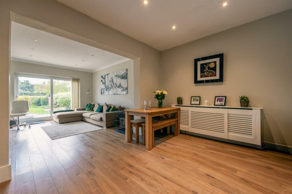 Sitting Room / Dining Room