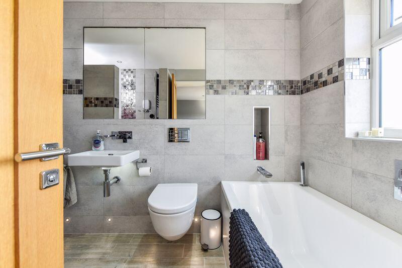 Family Bathroom / En-Suite 