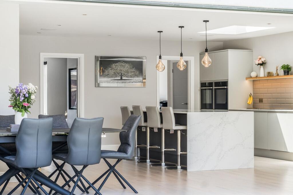 Kitchen/ Dining Room