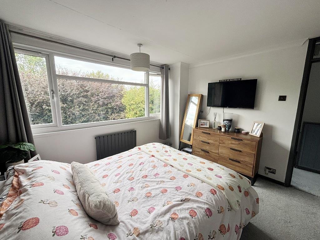 Bedroom One (3).JPEG