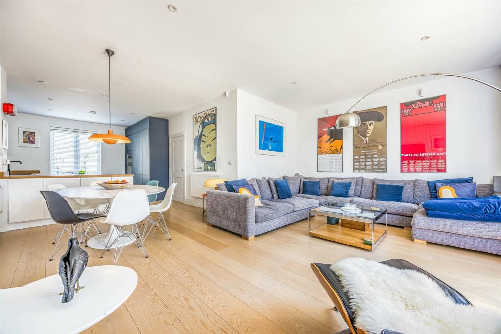 2 Charlotte Avenue, Chichester-Small-PorticoMarket