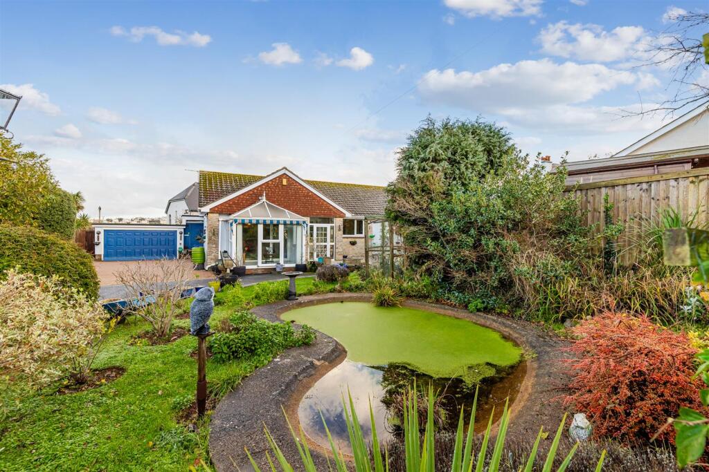 A03 - Southway Headland Road, Torquay - 251203.jpg