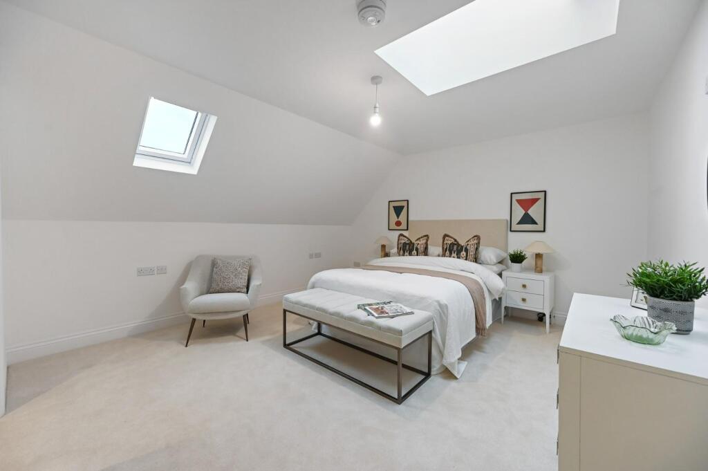 RCREA- SFF- 34 woodfield road- bedroom 1 (1).jpg
