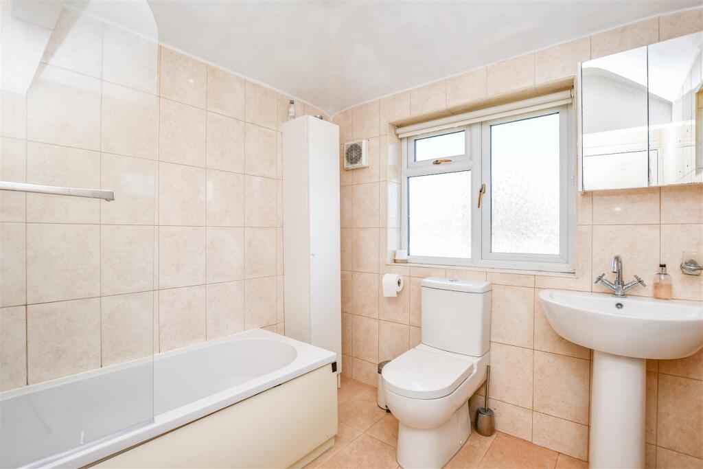 Bedroom 1 en-suite .jpg