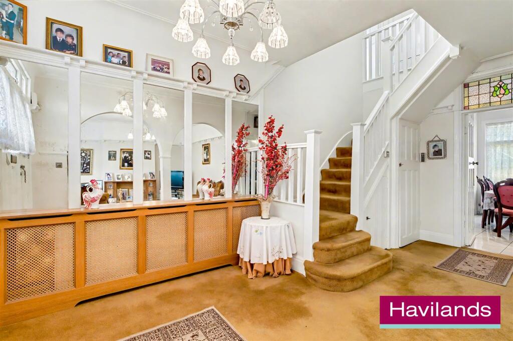 Woodland Way N21 3PY-21.jpg