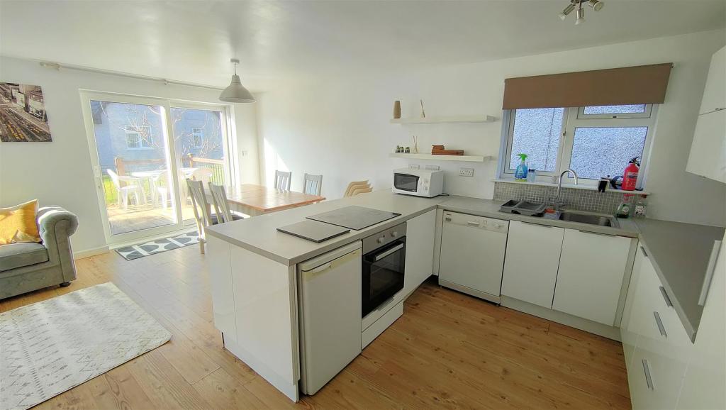 kitchen area.jpg