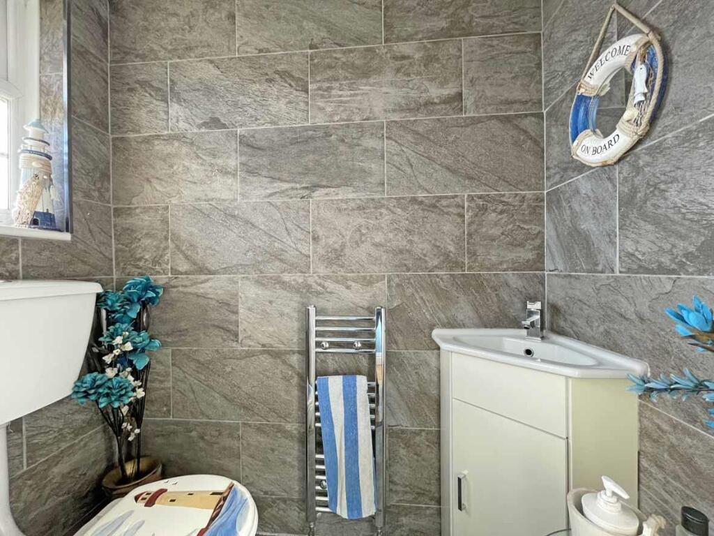 Drax Gardens 23 Wc.jpg