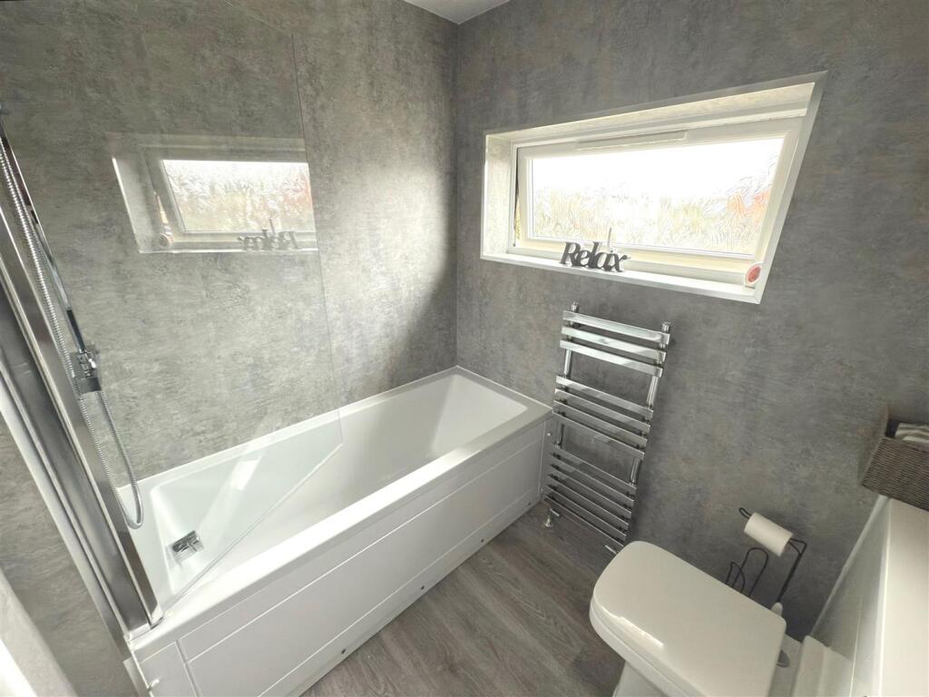 Main Bathroom.jpg