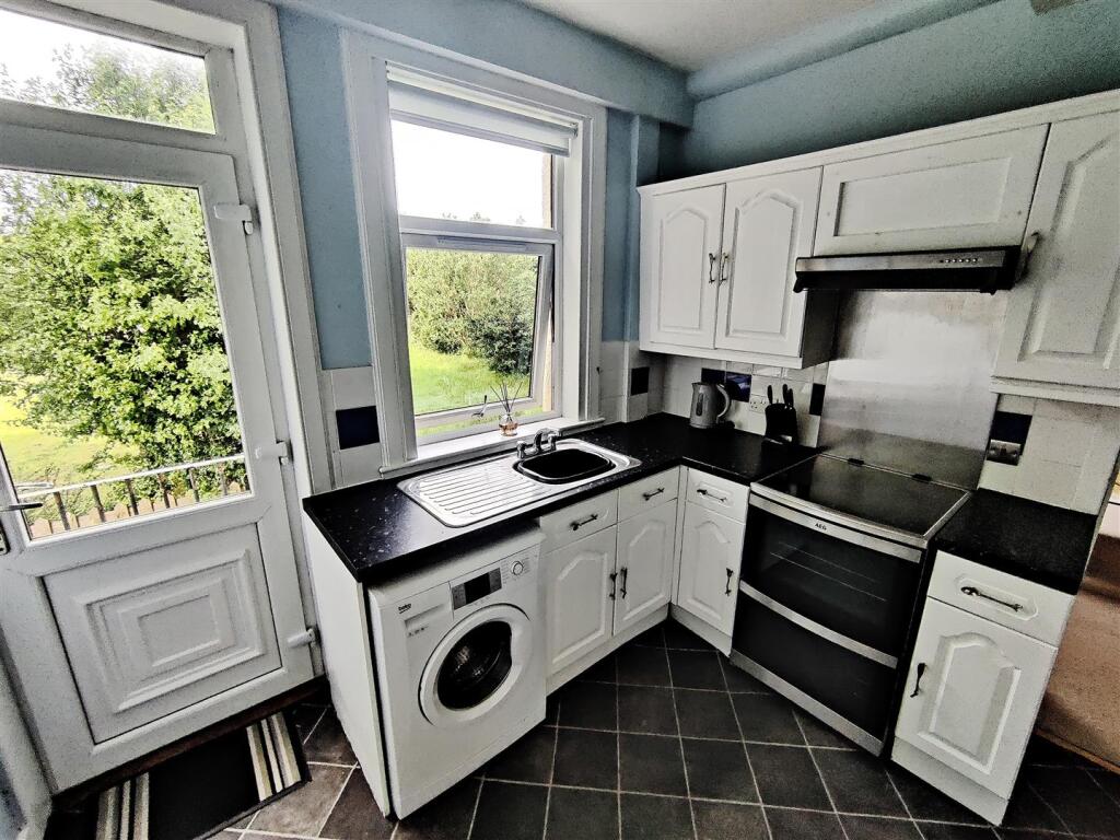 004 - Kitchen -  (1).jpg