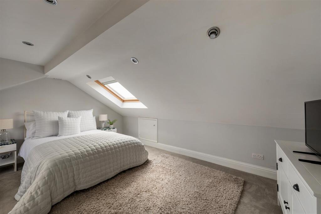 Warboys Crescent E4