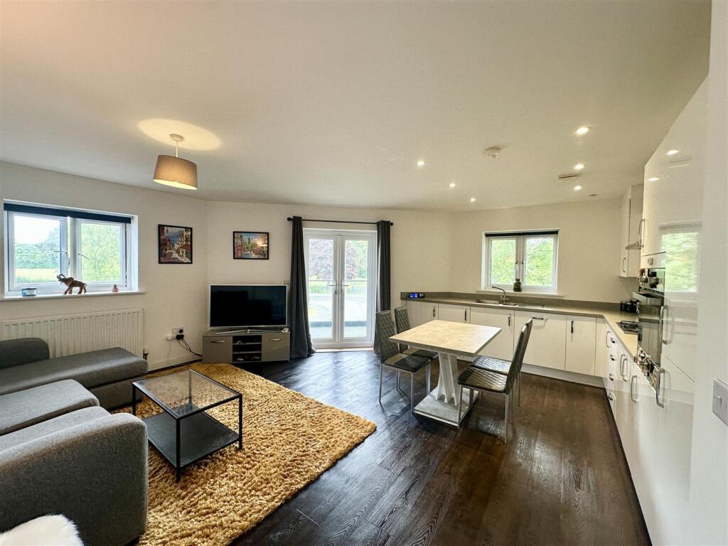 Open Plan Living/Kitchen/Dining Area
