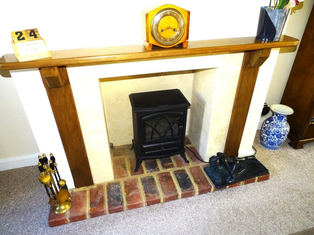 FEATURE FIREPLACE