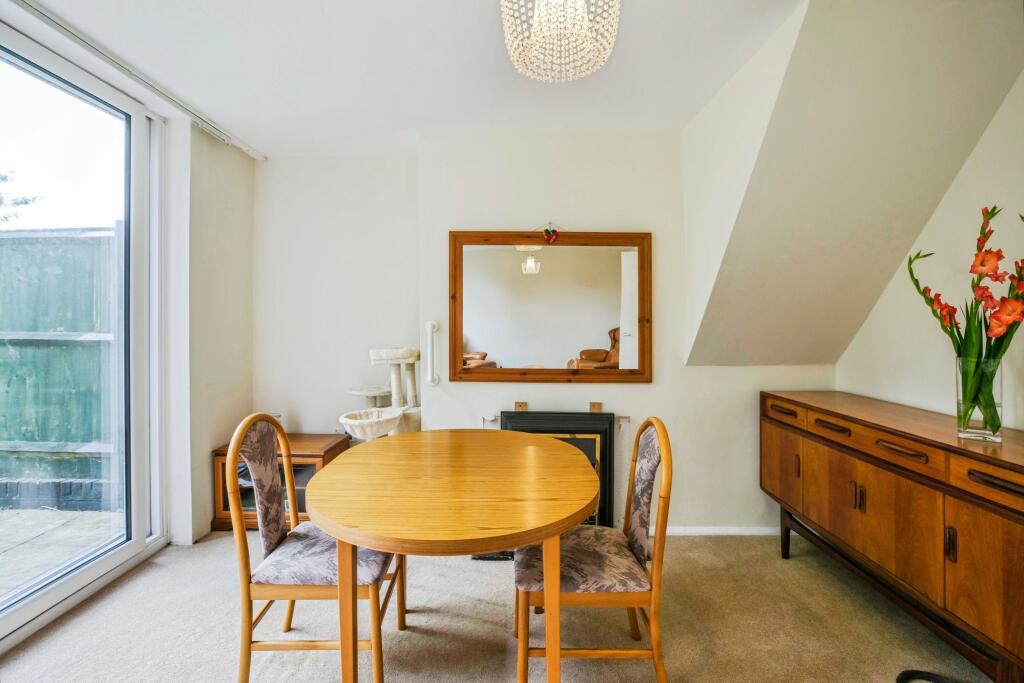 Lounge/Dining Room