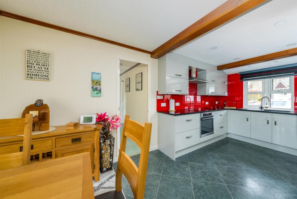 3 Maple Crescent Springwood Village Kelso-08.jpg