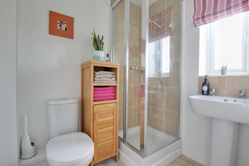 EN-SUITE SHOWER ROOM